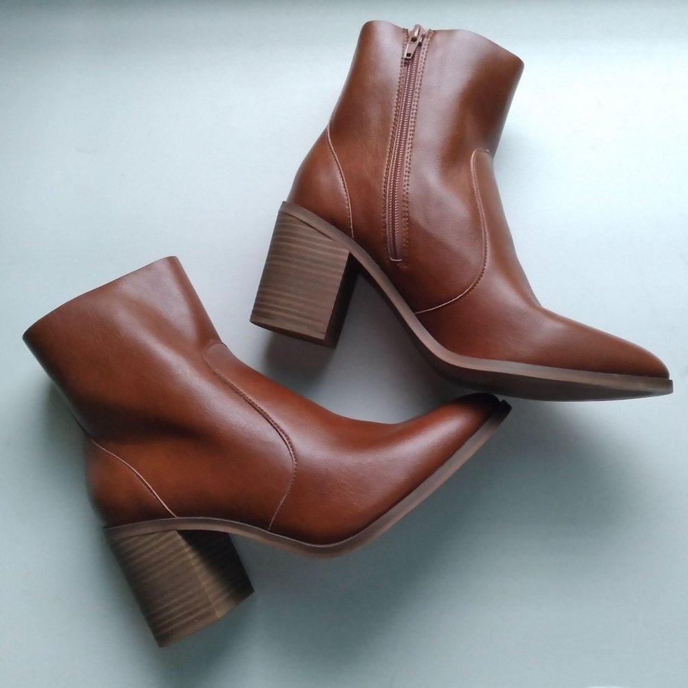 Universal Thread Women Cleo Heeled Ankle Bootie Bl